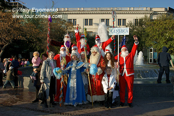 Мороз-парад в Ялте 25 декабря 2010г. - фоторепортаж